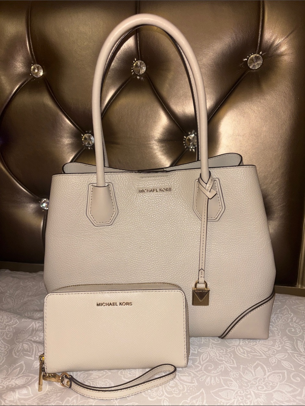 Michael Kors Beige Pebbled Leather Tote with Gold Charm & Wallet - Picture 2 of 11